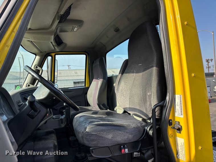 image for item EL2585 2016 International 8600 semi truck