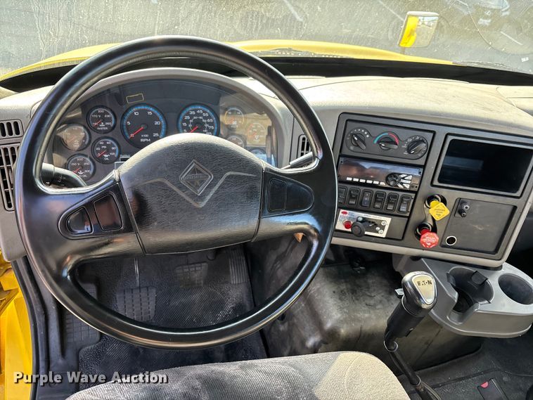 image for item EL2585 2016 International 8600 semi truck