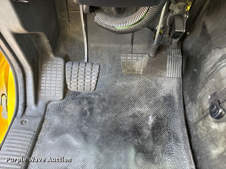 image for item EL2585 2016 International 8600 semi truck