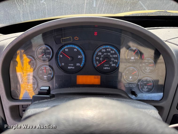 image for item EL2585 2016 International 8600 semi truck