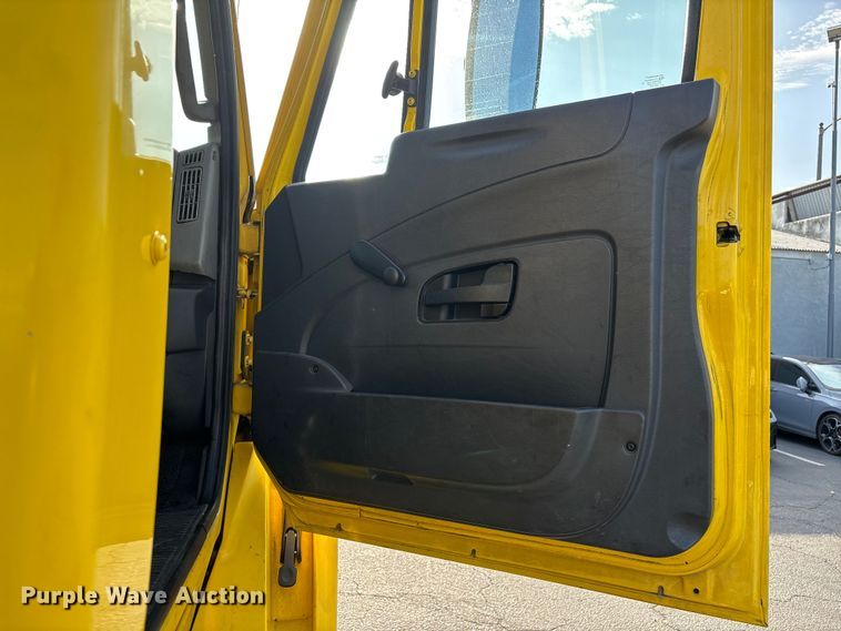 image for item EL2585 2016 International 8600 semi truck