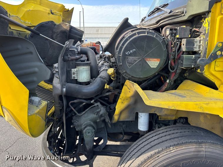 image for item EL2585 2016 International 8600 semi truck