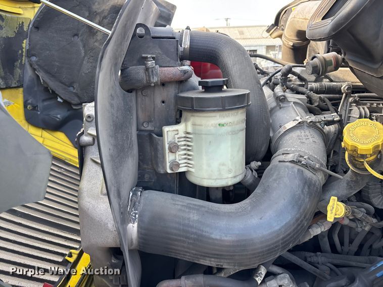image for item EL2585 2016 International 8600 semi truck