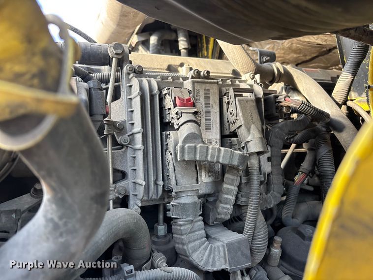image for item EL2585 2016 International 8600 semi truck