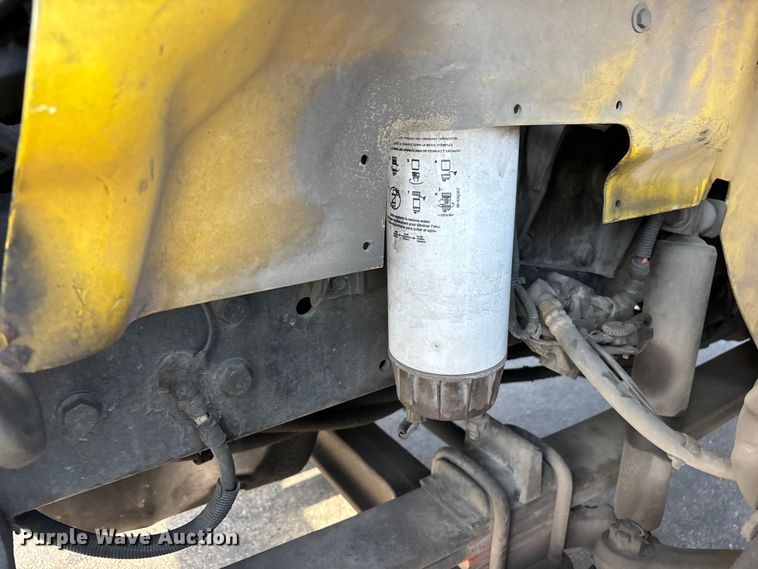 image for item EL2585 2016 International 8600 semi truck
