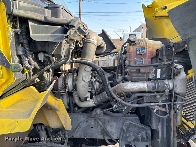 image for item EL2585 2016 International 8600 semi truck