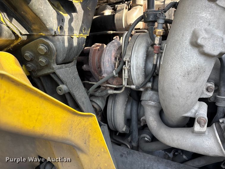 image for item EL2585 2016 International 8600 semi truck