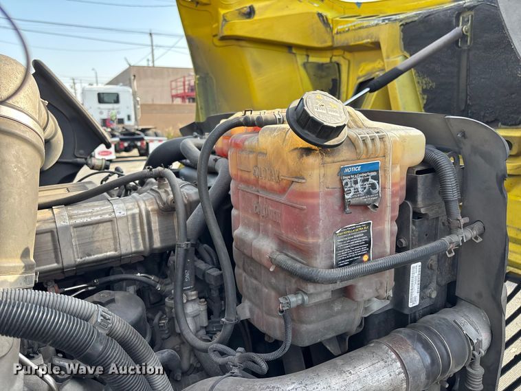 image for item EL2585 2016 International 8600 semi truck