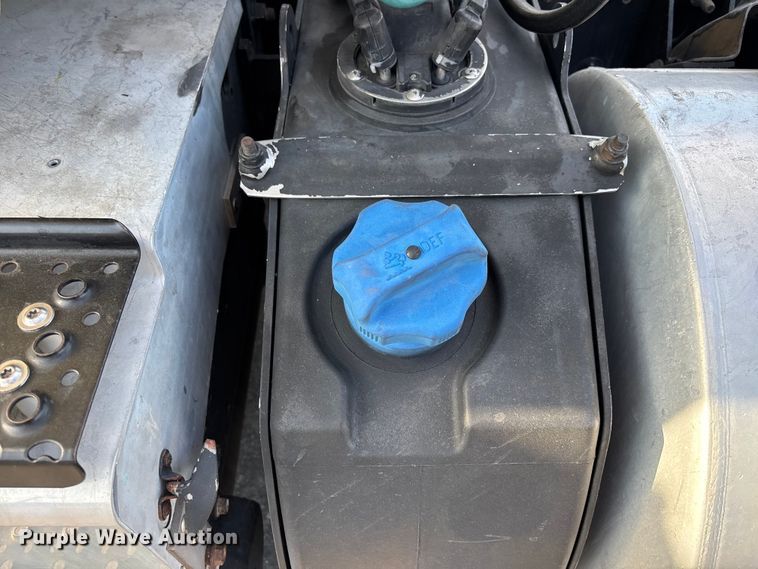 image for item EL2585 2016 International 8600 semi truck