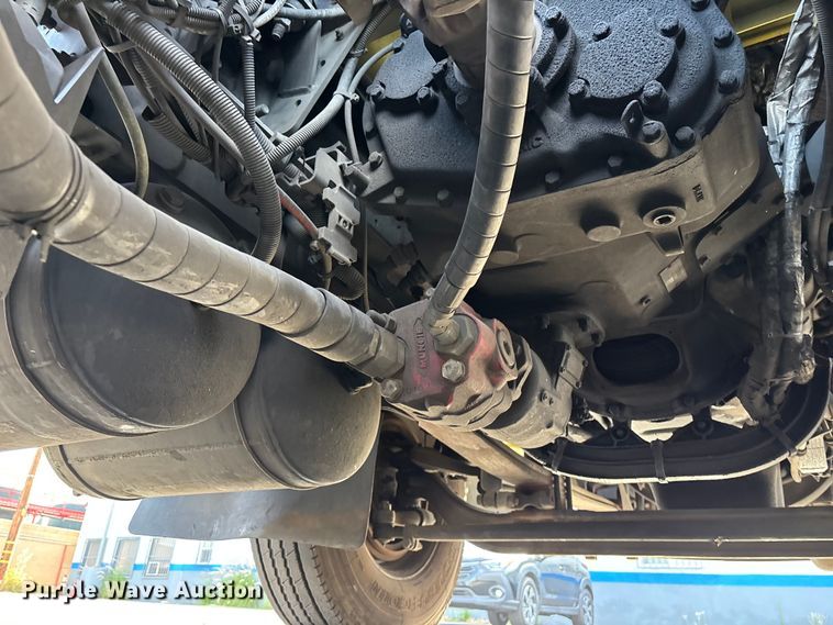 image for item EL2585 2016 International 8600 semi truck