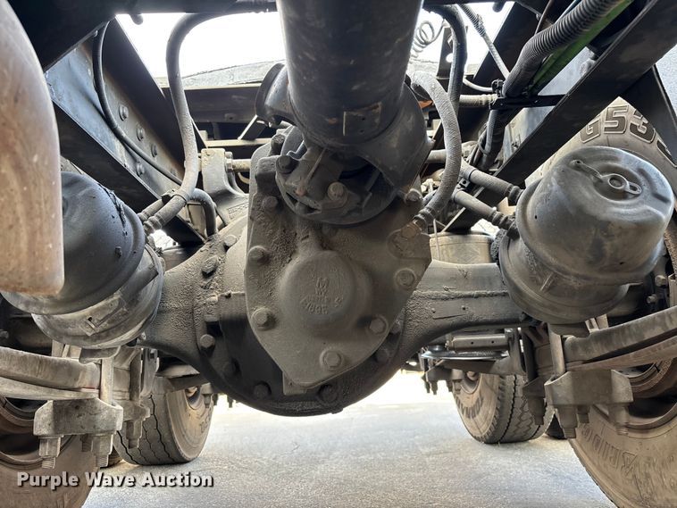 image for item EL2585 2016 International 8600 semi truck