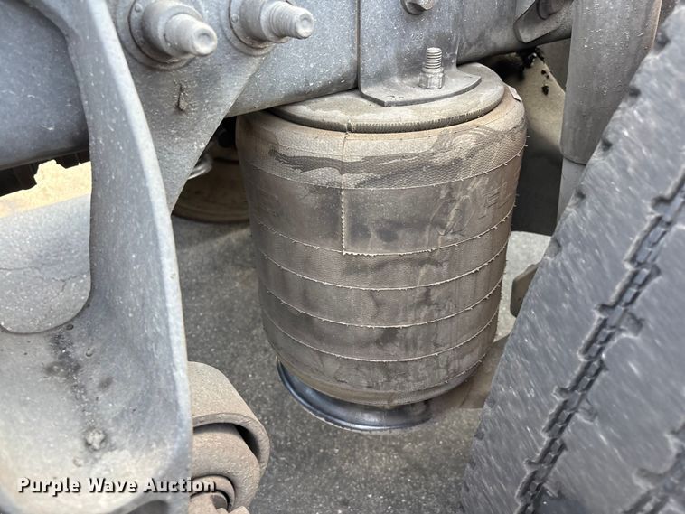 image for item EL2585 2016 International 8600 semi truck