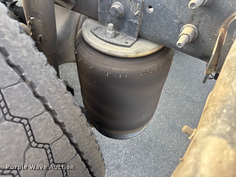 image for item EL2585 2016 International 8600 semi truck