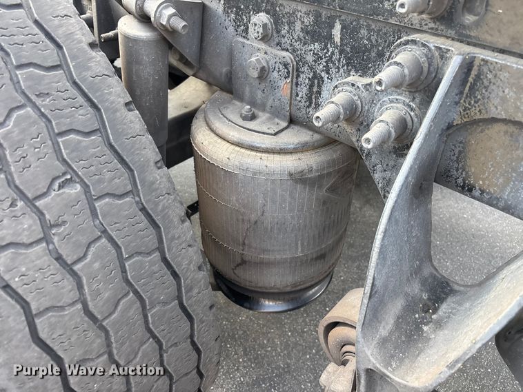 image for item EL2585 2016 International 8600 semi truck