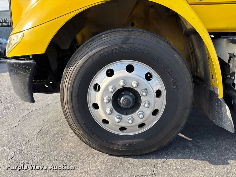 image for item EL2585 2016 International 8600 semi truck