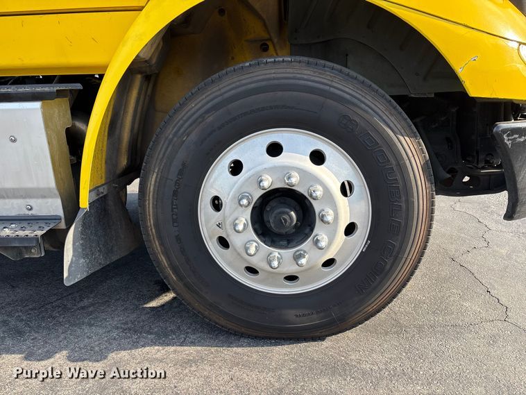 image for item EL2585 2016 International 8600 semi truck