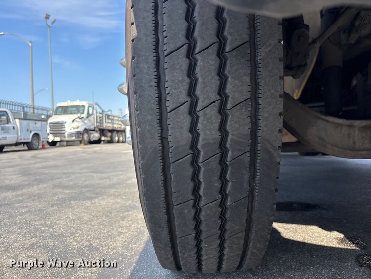 image for item EL2585 2016 International 8600 semi truck