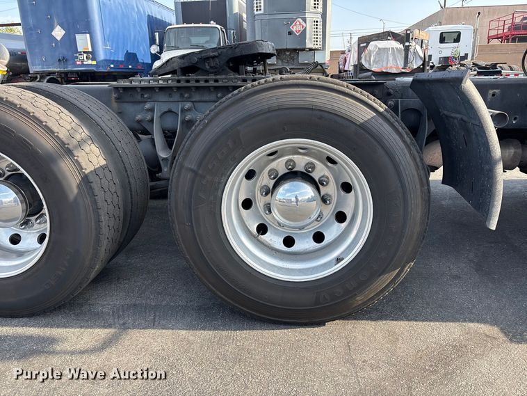 image for item EL2585 2016 International 8600 semi truck