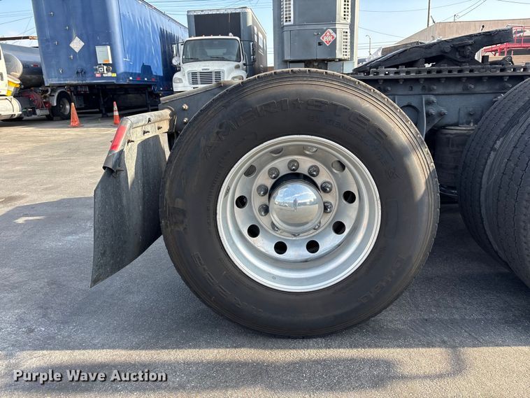 image for item EL2585 2016 International 8600 semi truck