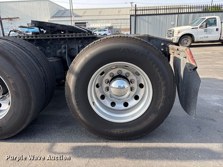 image for item EL2585 2016 International 8600 semi truck