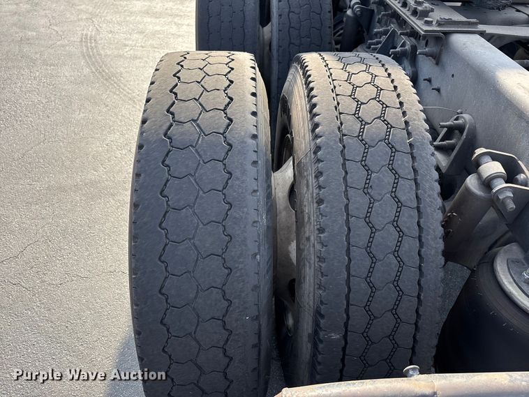 image for item EL2585 2016 International 8600 semi truck
