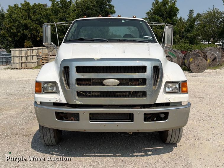 image for item EO8678 2008 Ford F650 Super Duty truck cab and chassis