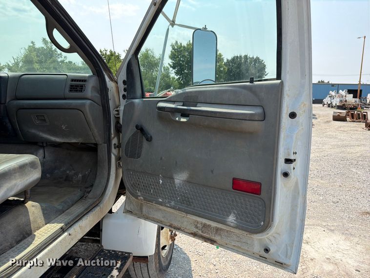 image for item EO8678 2008 Ford F650 Super Duty truck cab and chassis