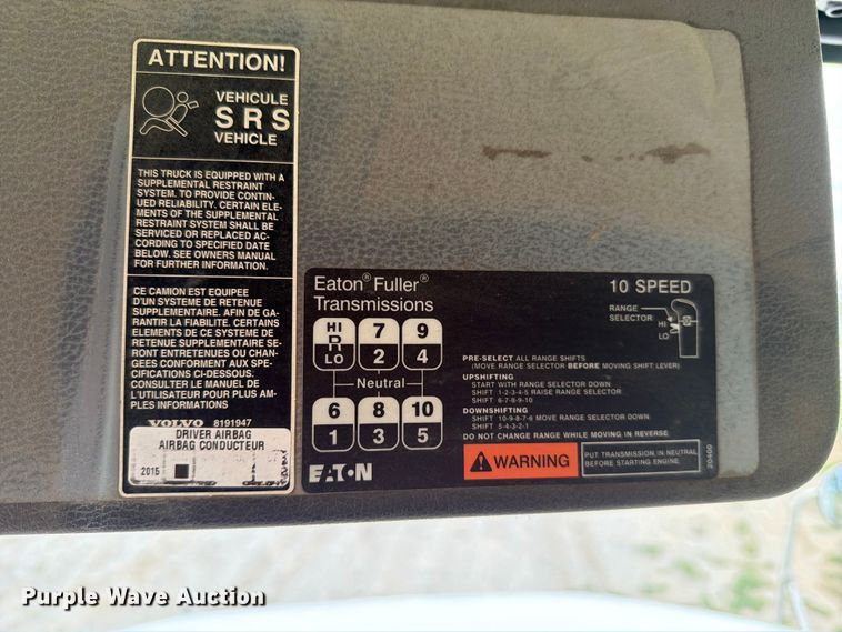 image for item EO8685 2006 Volvo VNM semi truck