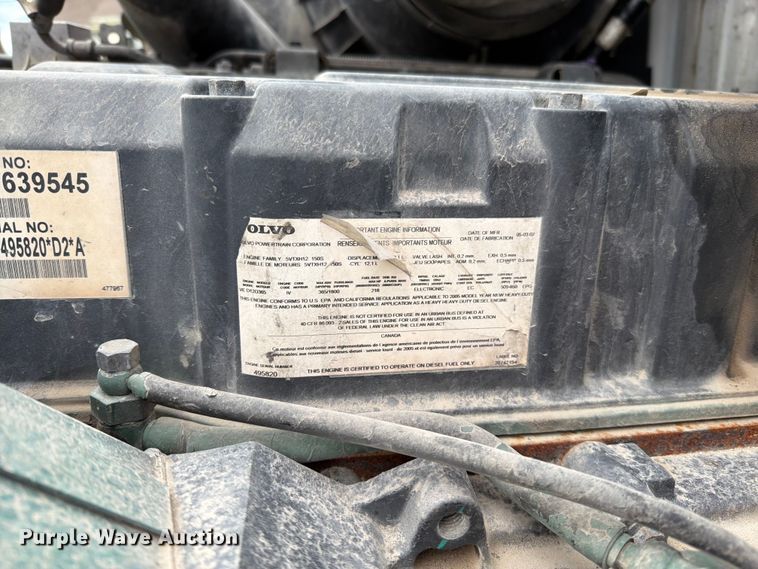 image for item EO8685 2006 Volvo VNM semi truck