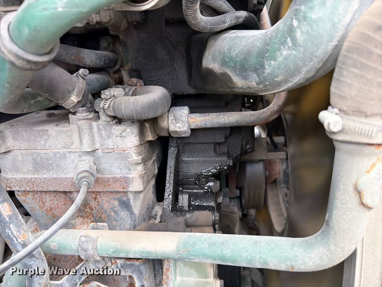 image for item EO8685 2006 Volvo VNM semi truck