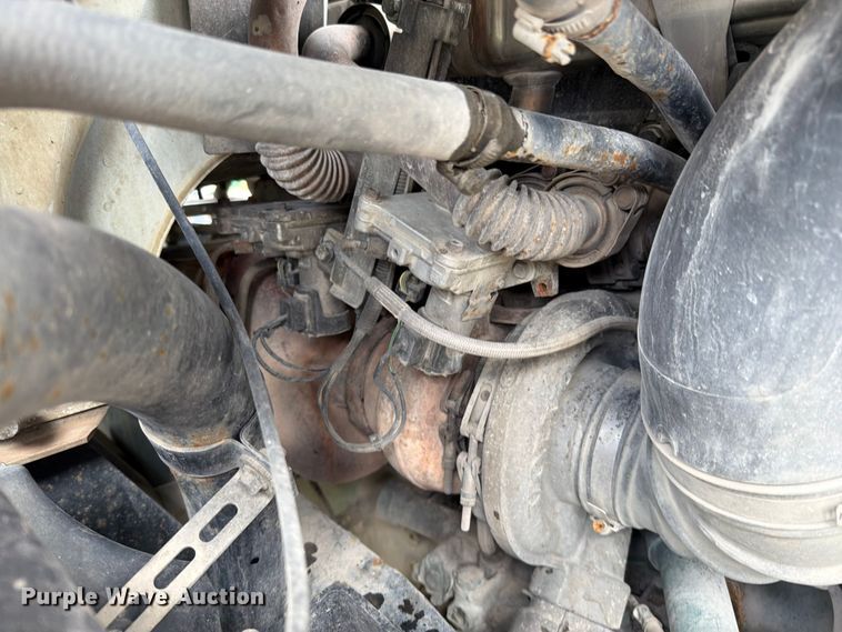 image for item EO8685 2006 Volvo VNM semi truck