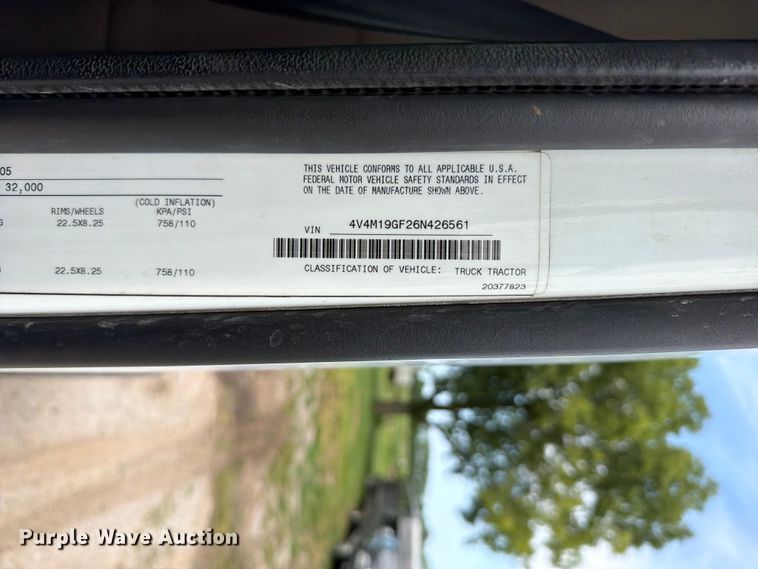 image for item EO8685 2006 Volvo VNM semi truck
