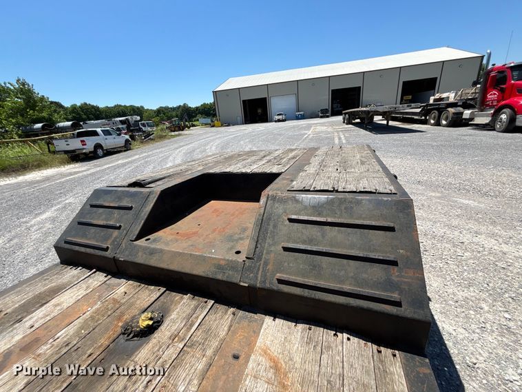 image for item ER3115 2013 Fontaine lowboy equipment trailer