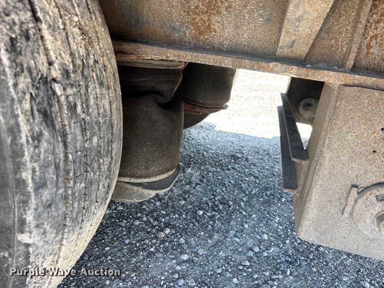 image for item ER3115 2013 Fontaine lowboy equipment trailer