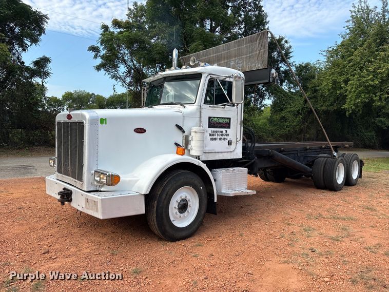 1993 Peterbilt 357 roll-off container truck