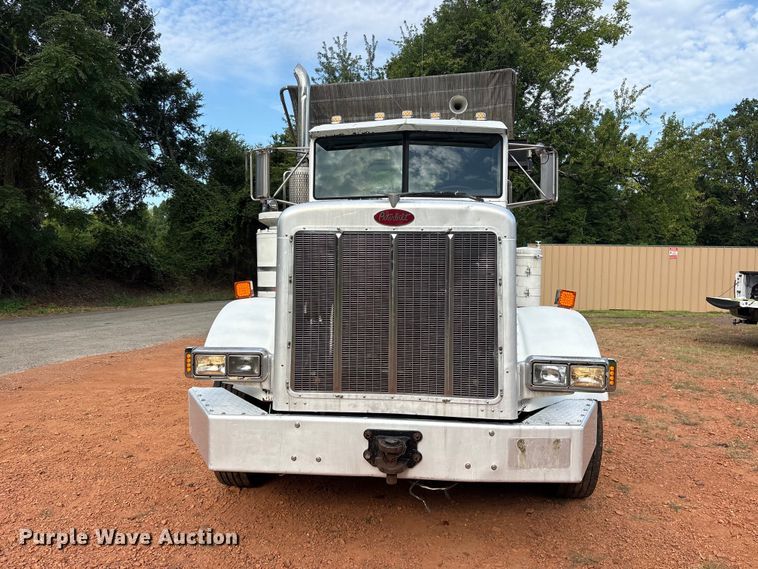 image for item ET0351 1993 Peterbilt 357 roll-off container truck