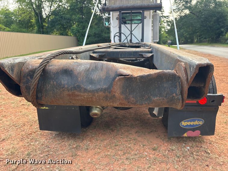 image for item ET0351 1993 Peterbilt 357 roll-off container truck