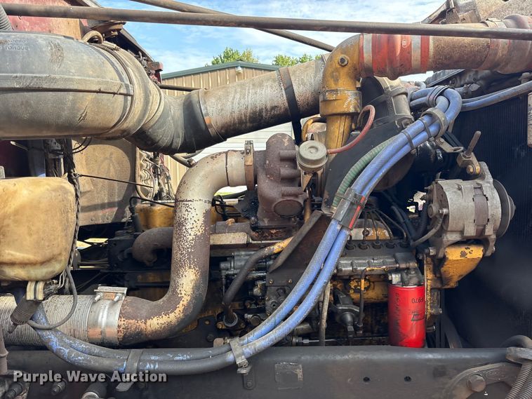 image for item ET0351 1993 Peterbilt 357 roll-off container truck