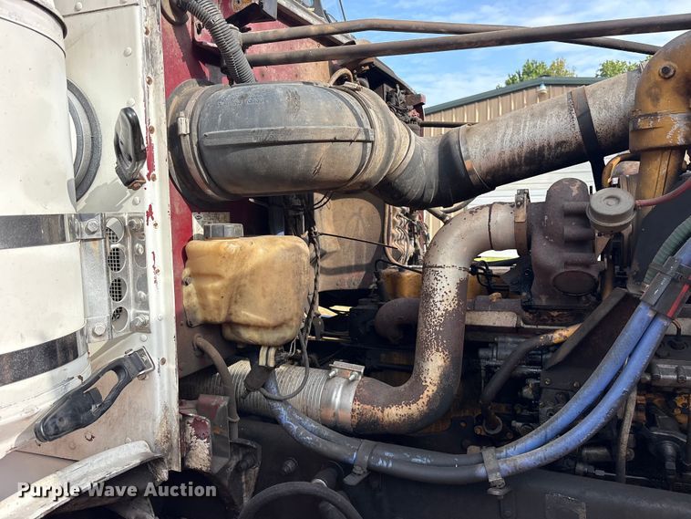 image for item ET0351 1993 Peterbilt 357 roll-off container truck