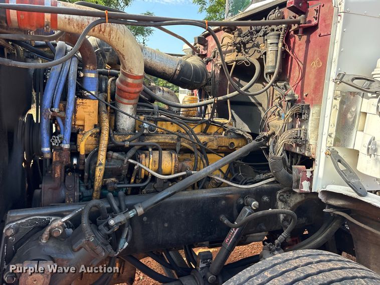 image for item ET0351 1993 Peterbilt 357 roll-off container truck