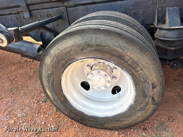 image for item ET0351 1993 Peterbilt 357 roll-off container truck