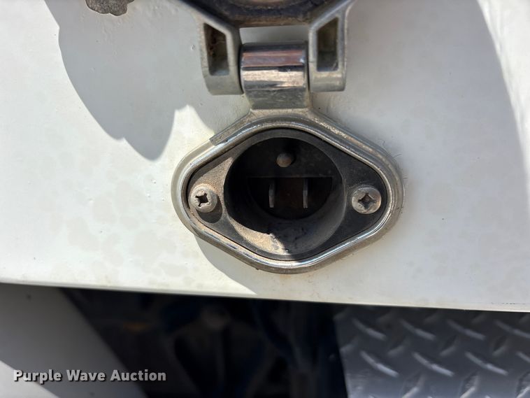 image for item ET0360 2004 Kenworth T800 semi truck