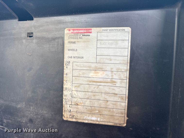 image for item ET0360 2004 Kenworth T800 semi truck