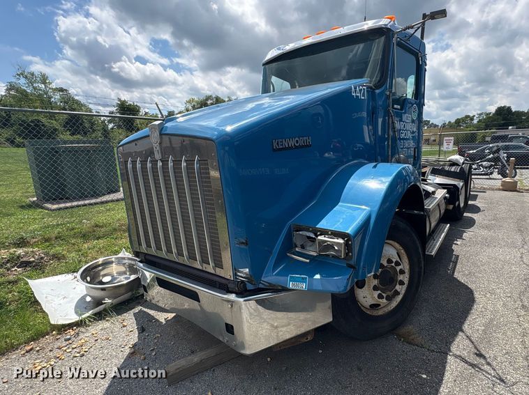 2014 Kenworth T800 truck cab and chassis