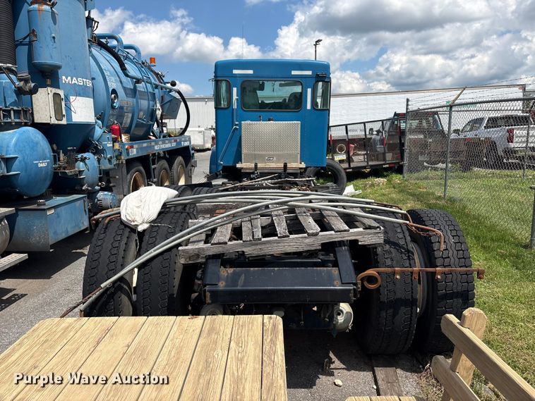 image for item ET8655 2014 Kenworth T800 truck cab and chassis