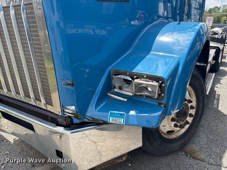 image for item ET8655 2014 Kenworth T800 truck cab and chassis