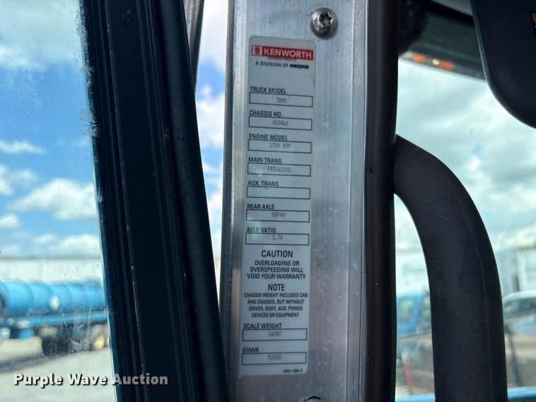 image for item ET8655 2014 Kenworth T800 truck cab and chassis