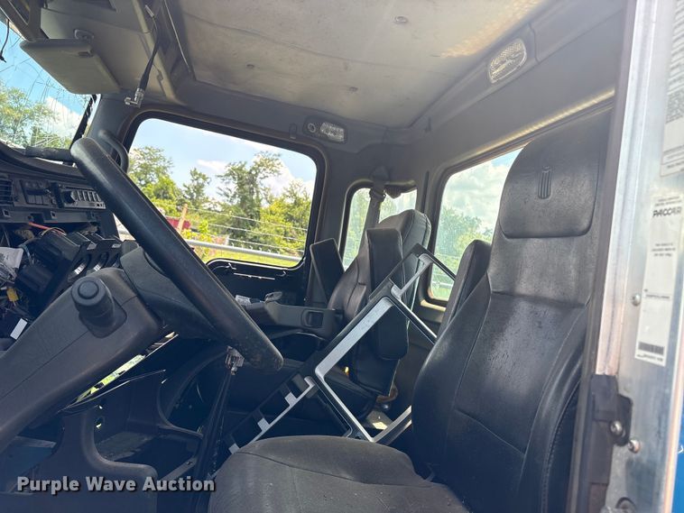 image for item ET8655 2014 Kenworth T800 truck cab and chassis