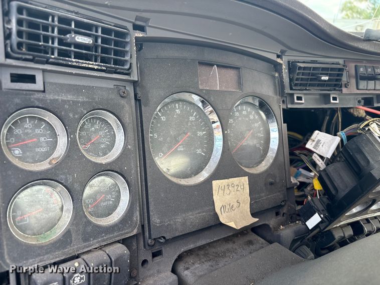 image for item ET8655 2014 Kenworth T800 truck cab and chassis