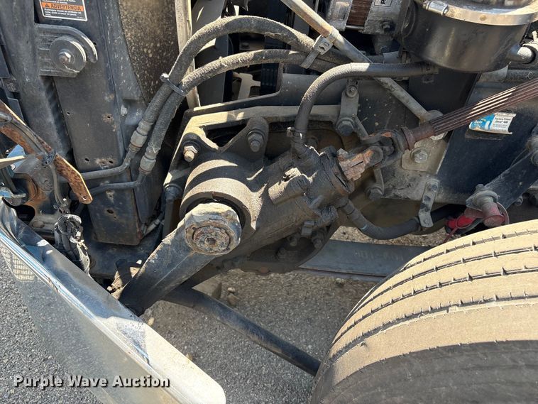 image for item ET8655 2014 Kenworth T800 truck cab and chassis